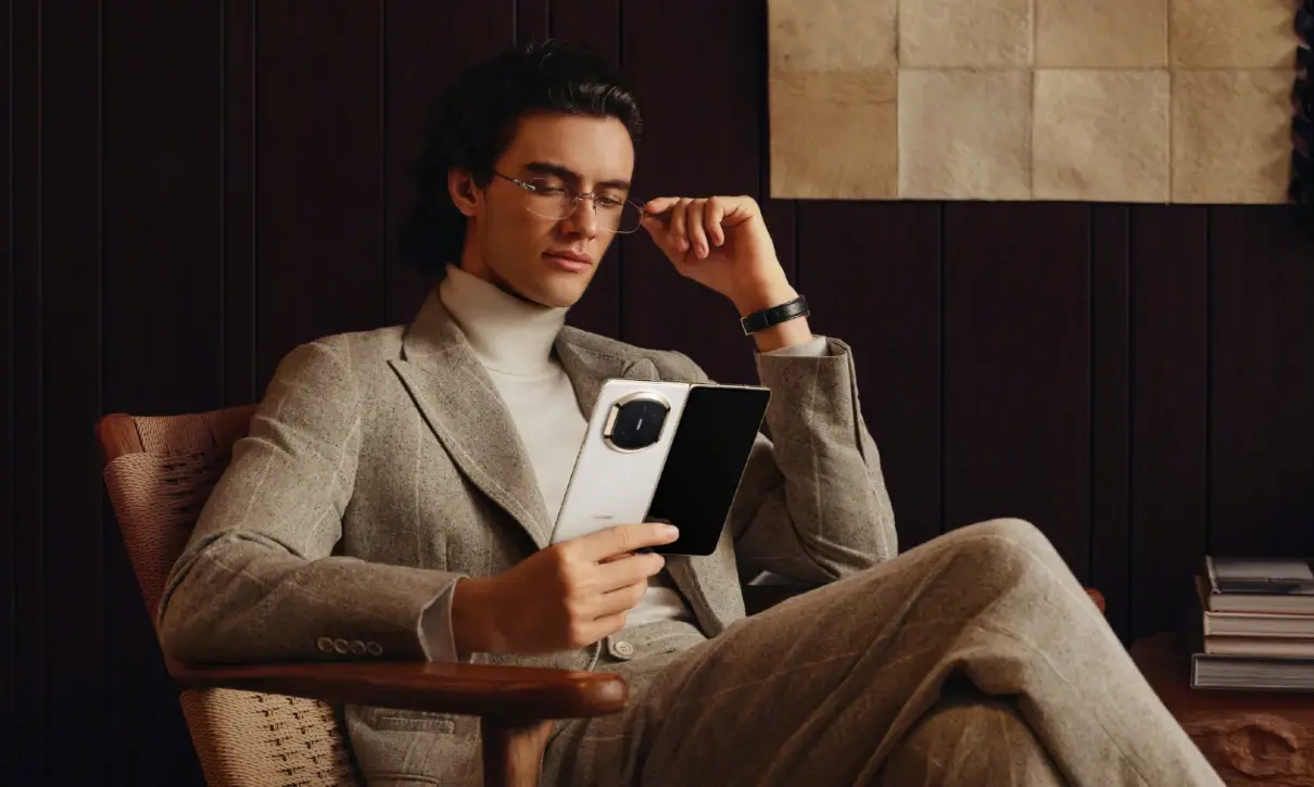 年终换机首选：华为Mate X7折叠旗舰