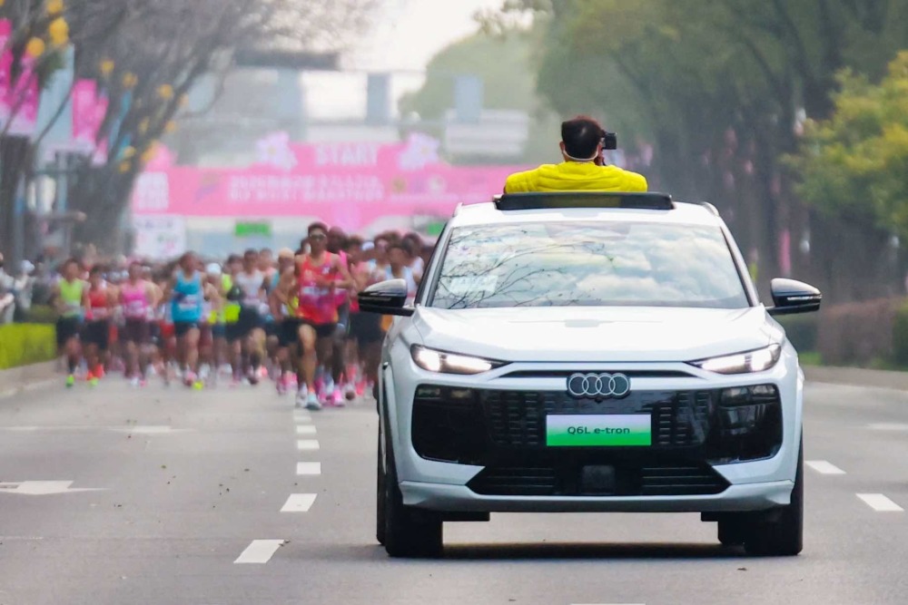 4.一汽奥迪Q6L e-tron家族融合德系机械素质与中国前沿智能，尽显非凡驾驭魅力