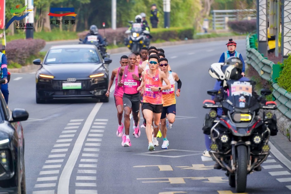 5.一汽奥迪A6L e-tron驰骋最美樱花赛道，诠释电动时代的美学新境